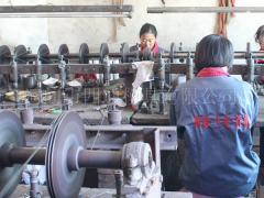 大孔研磨車間主要生產大孔拉絲、絞線、沖壓等模具 