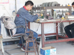 大孔研磨車間主要生產大孔拉絲、絞線、沖壓等模具